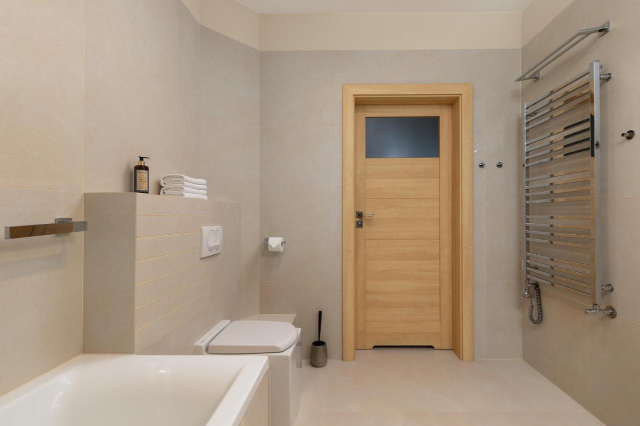 Apartment Slominskiego 5 II With Balcony By Noclegi Renters Warsawa Bagian luar foto